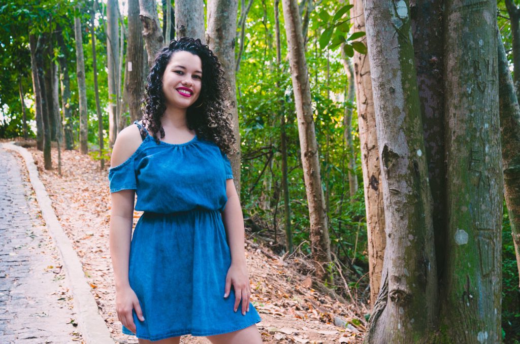 Jaki żakiet do granatowej sukienki?